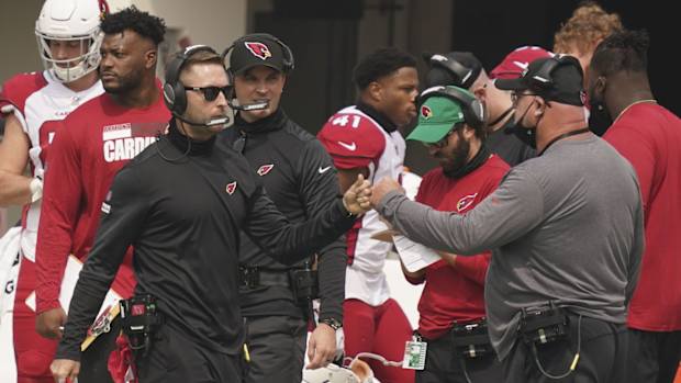 Kliff Kingsbury Headset © Kyle Terada-USA TODAY Sports